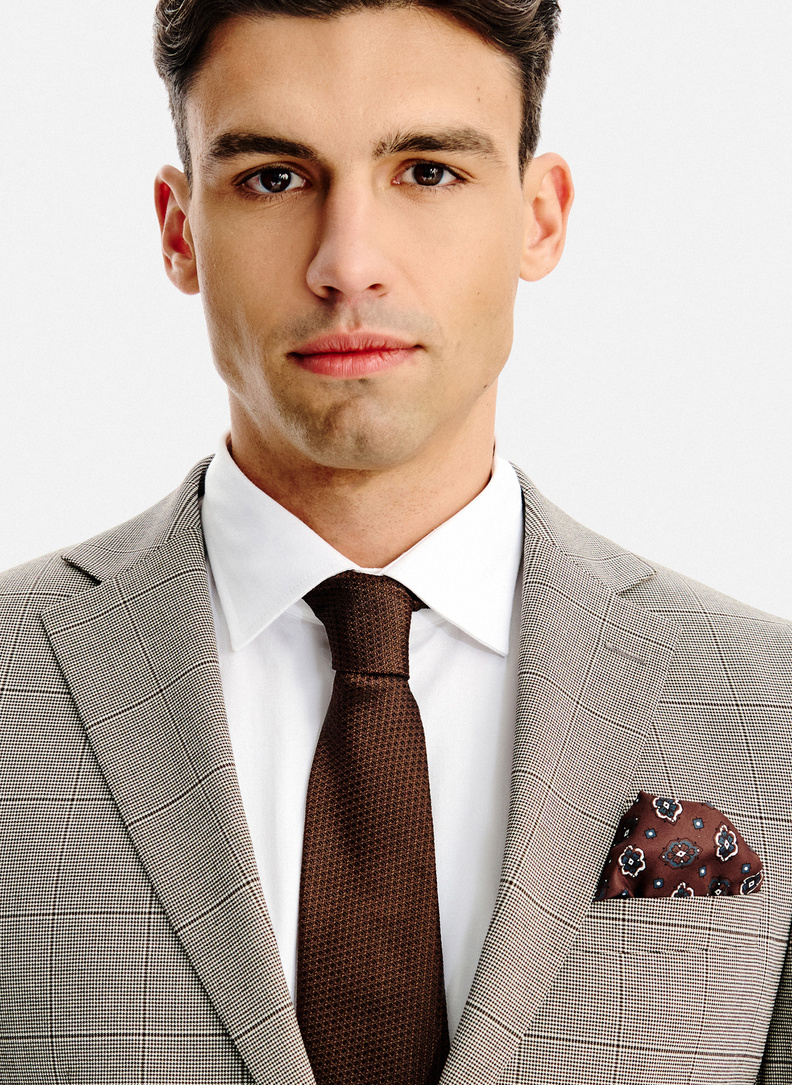 Brązowa marynarka garniturowa w kratę