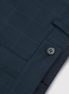 Granatowy garnitur w delikatną niebieską kratkę