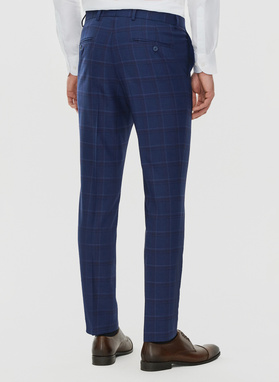 Dwuczęściowy granatowy garnitur męski w czerwono-białą kratę