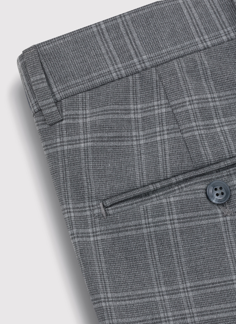 Szary męski garnitur w kratkę