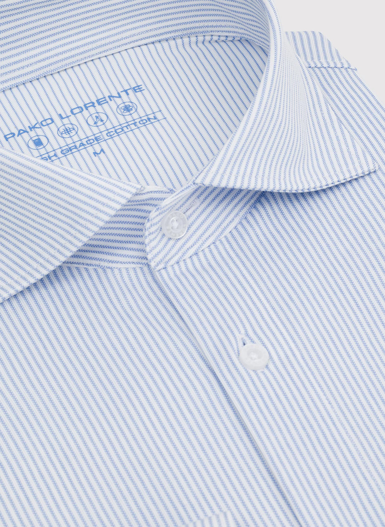 Błękitna koszula w drobny prążek