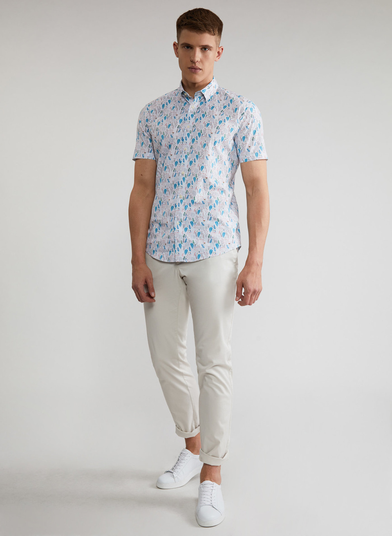 Biała koszula męska na krótki rękaw w kolorowy roślinny deseń