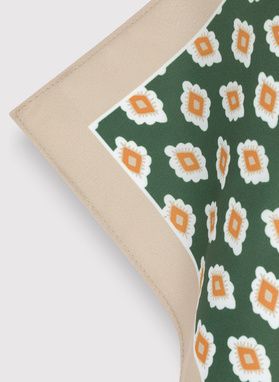 Zielona poszetka męska ze wzorem na całej powierzchni