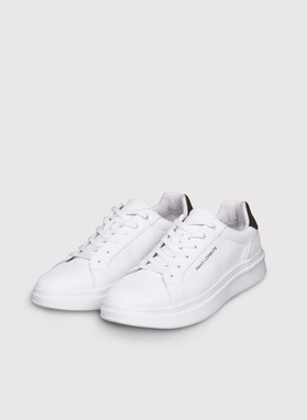 Białe sneakersy męskie z brązowym zapiętkiem
