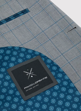 Szary garnitur męski w niebieską kratę