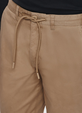 Kamelowe szorty męskie