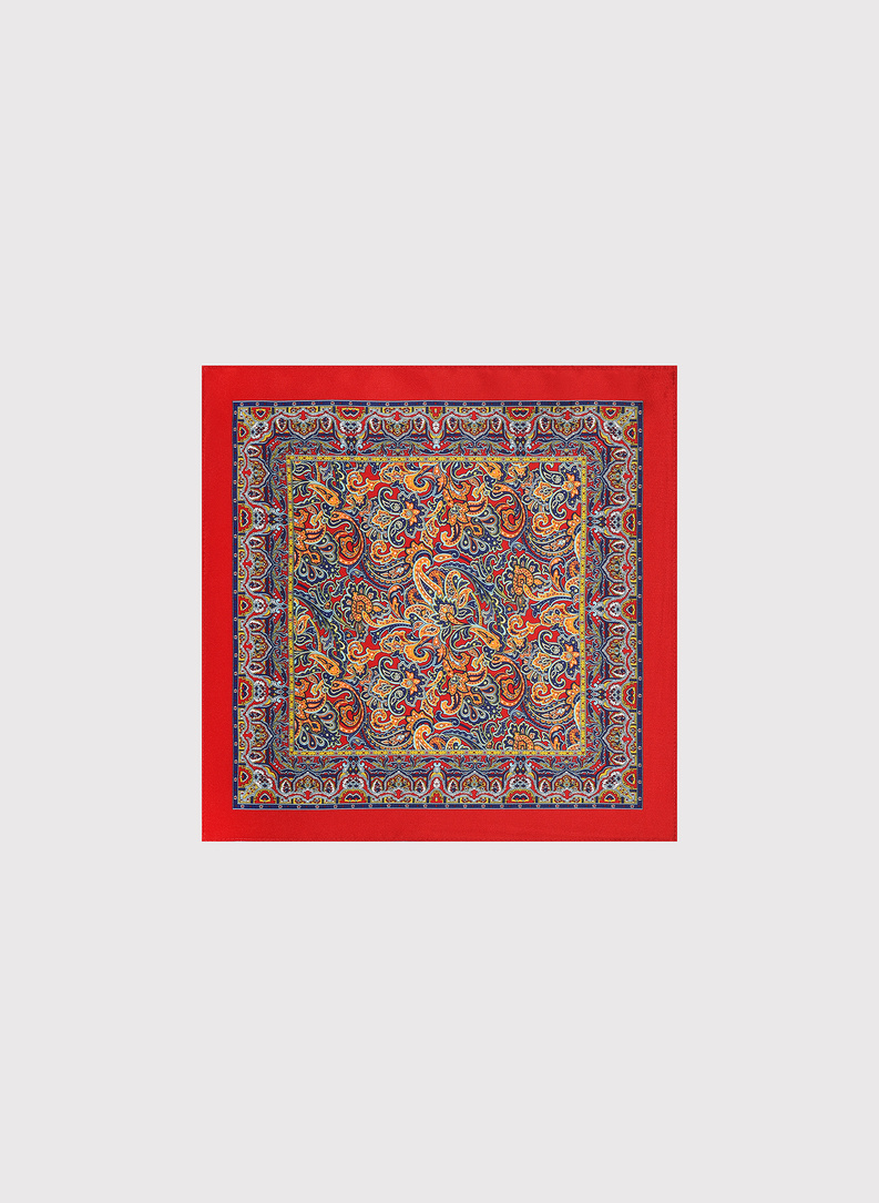 Czerwona poszetka we wzór