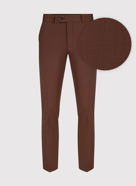 Gładki brązowy garnitur męski