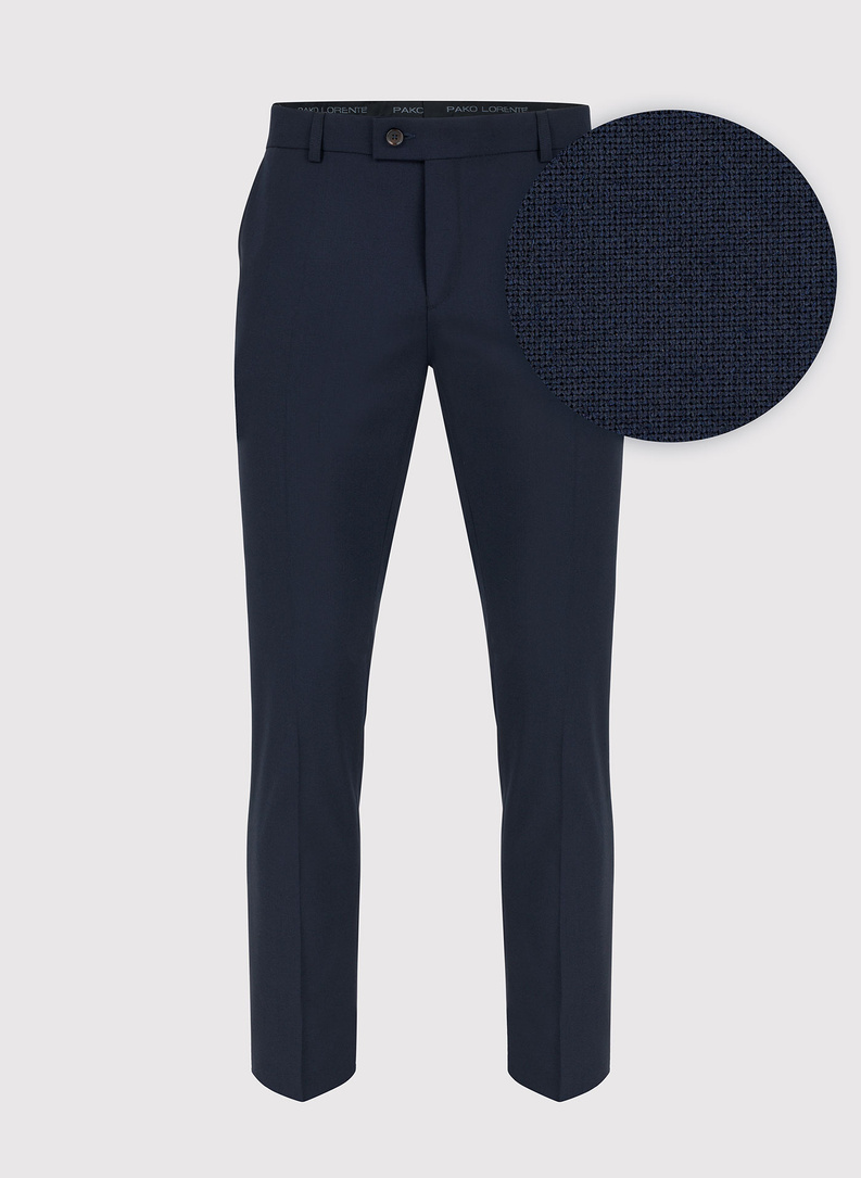 Gładki granatowy garnitur męski