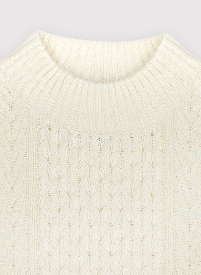 Półgolf z warkoczowym splotem w kolorze ecru