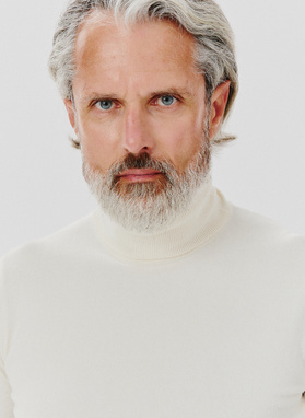 Biały gładki golf męski