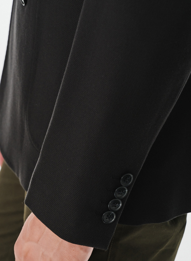 Czarna dwurzędowa marynarka męska