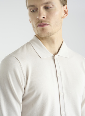 Beżowy kardigan z kołnierzykiem 