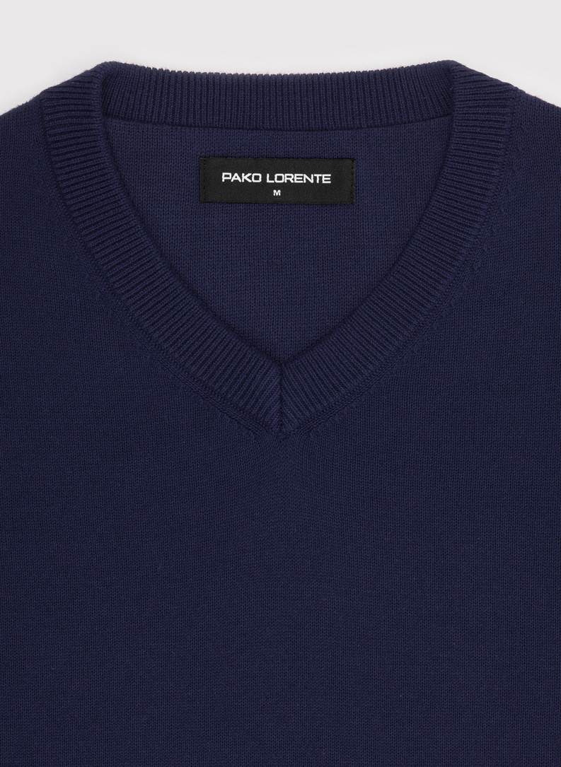 Granatowy sweter męski w serek