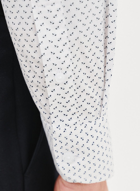 Biała koszula męska w mikrowzór