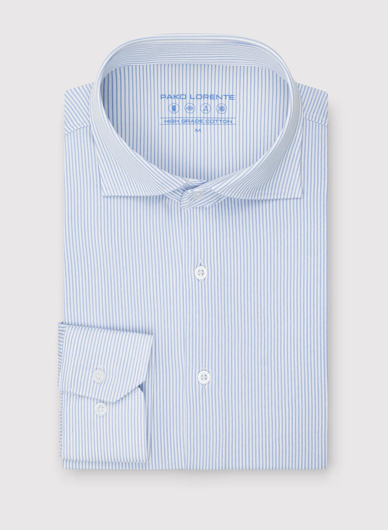 Błękitna koszula w drobny prążek