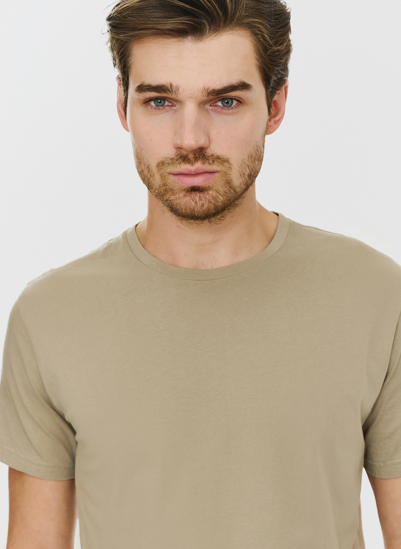 Bawełniany beżowy t-shirt z okrągłym dekoltem