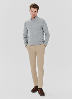 Jasnoszary męski sweter w serek 