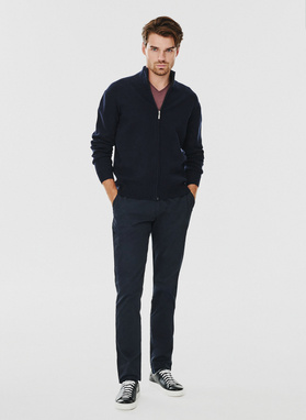 Gładkie spodnie męskie w kolorze granatowym
