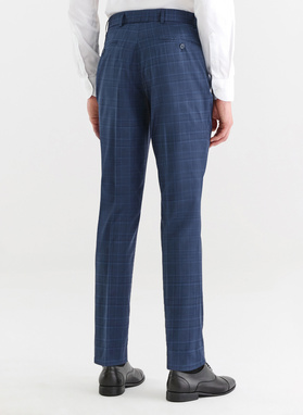 Granatowy garnitur w delikatną niebieską kratkę