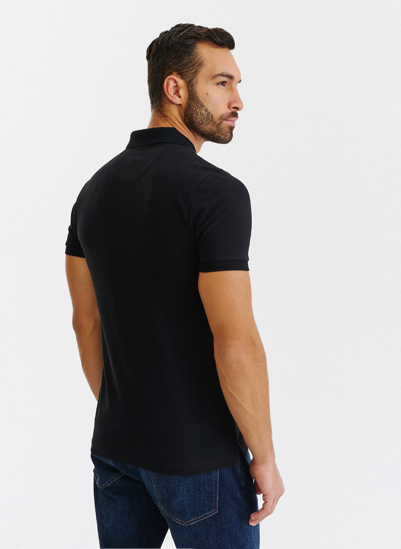 Gładki T-shirt polo w kolorze czarnym
