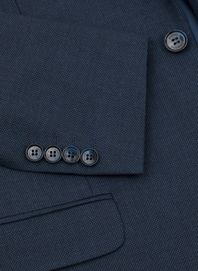 Dwuczęściowy garnitur męski w kolorze granatowym