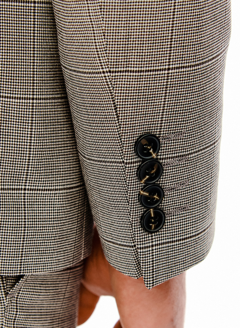 Brązowa marynarka garniturowa w kratę