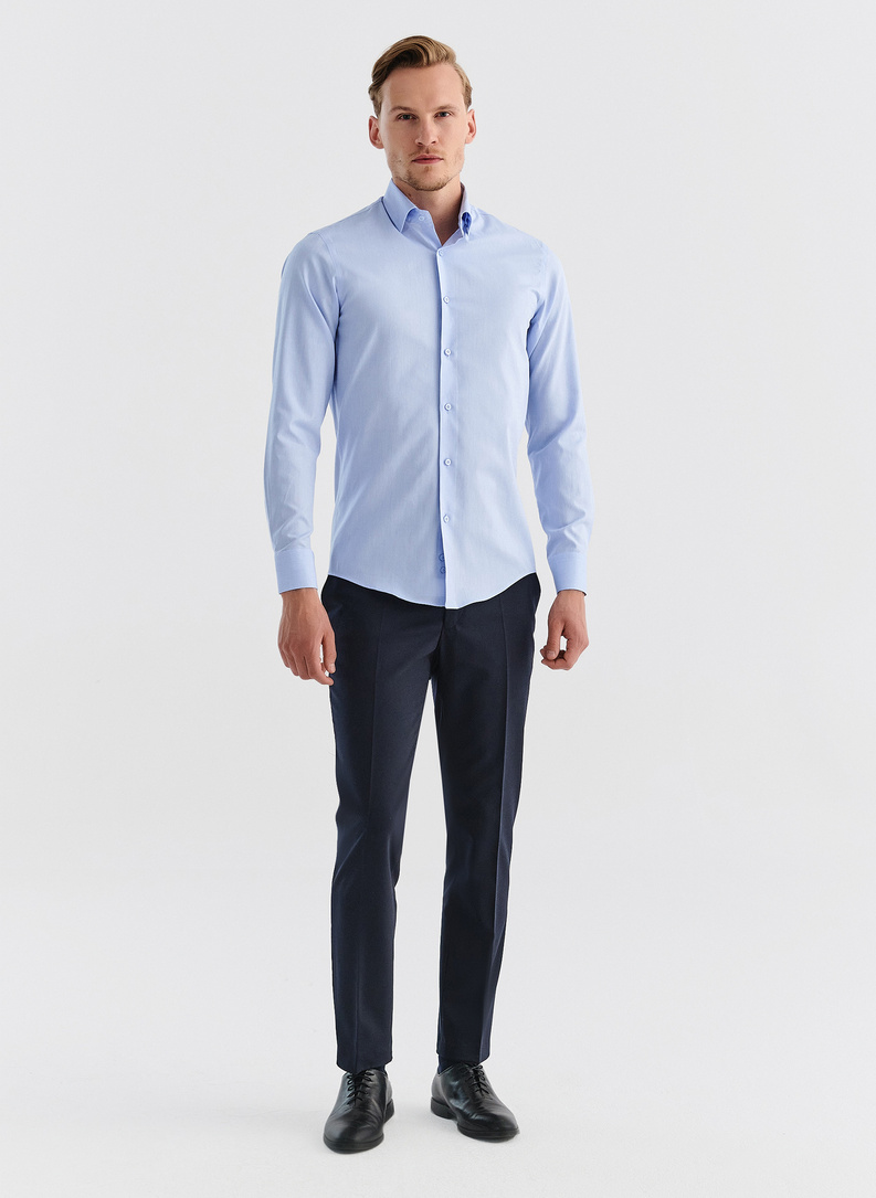 Gładka elegancka koszula męska w kolorze błękitnym