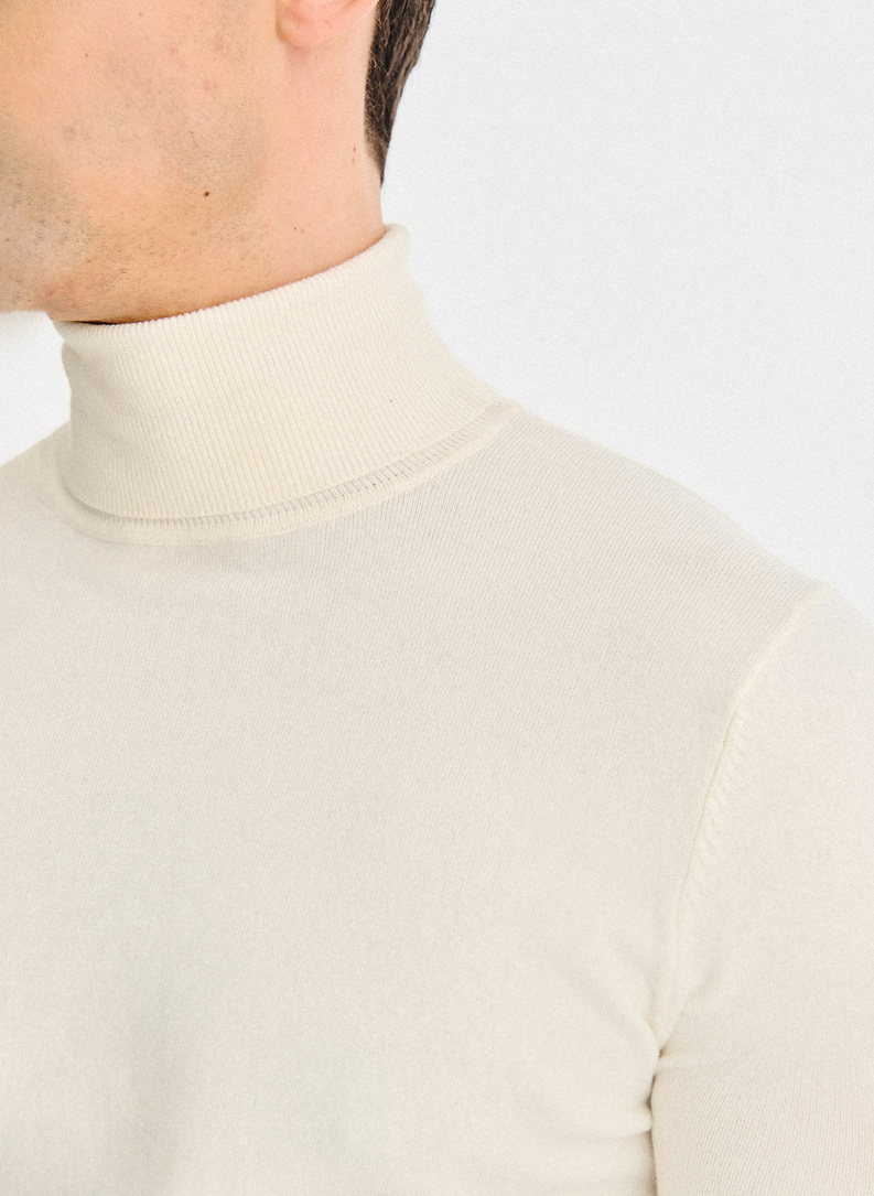 Biały gładki golf męski