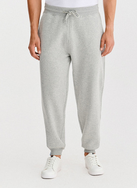 Szary dres męski z bluzą z kapturem