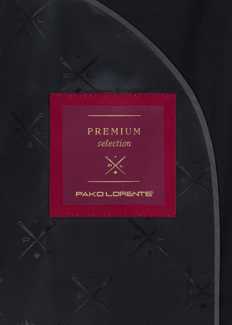 Czarny garnitur dwurzędowy