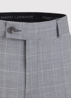 Szary garnitur męski z wełny