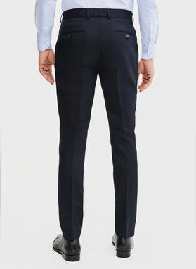 Gładki granatowy garnitur męski