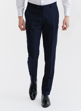 Klasyczny czarny wełniany smoking