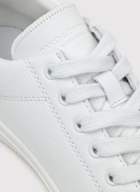 Białe sneakersy męskie