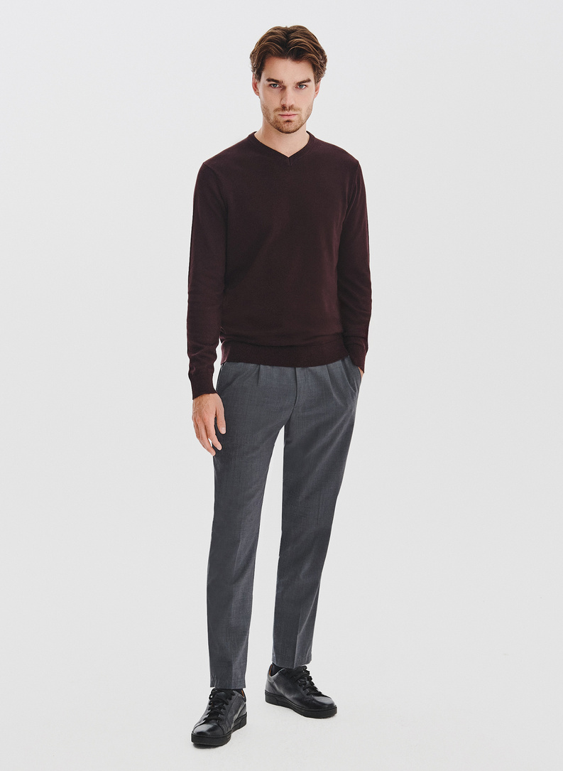 Brązowy sweter męski v-neck