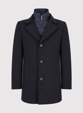 Brązowy płaszcz męski w drobną kratę