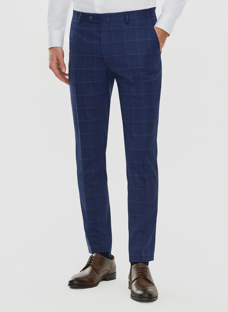 Dwuczęściowy granatowy garnitur męski w czerwono-białą kratę