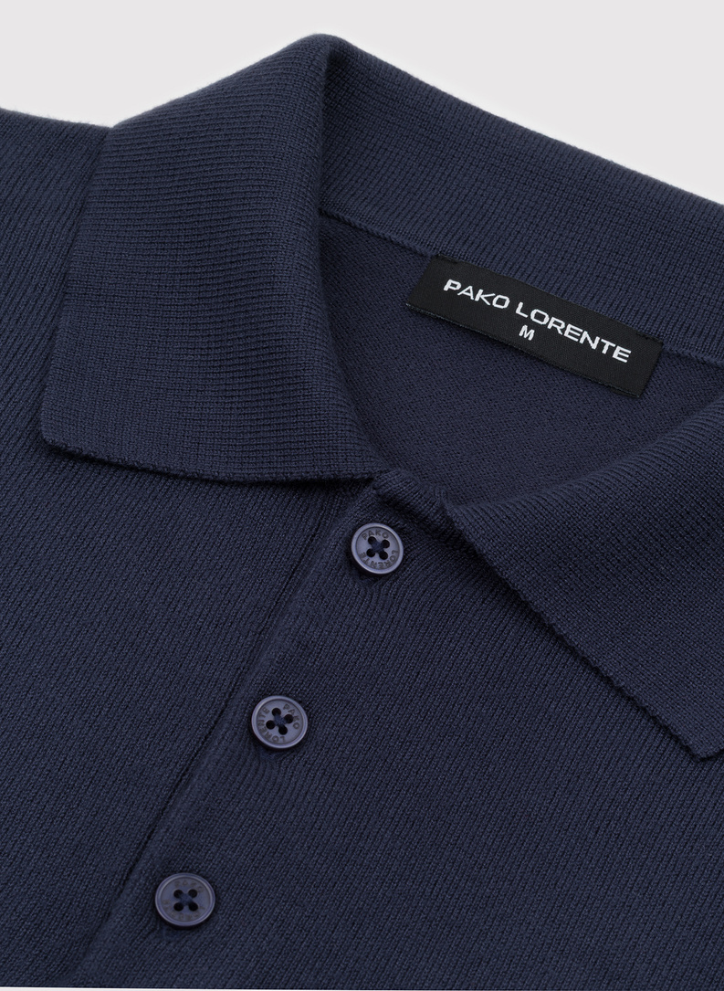 Granatowy sweter z kołnierzykiem polo