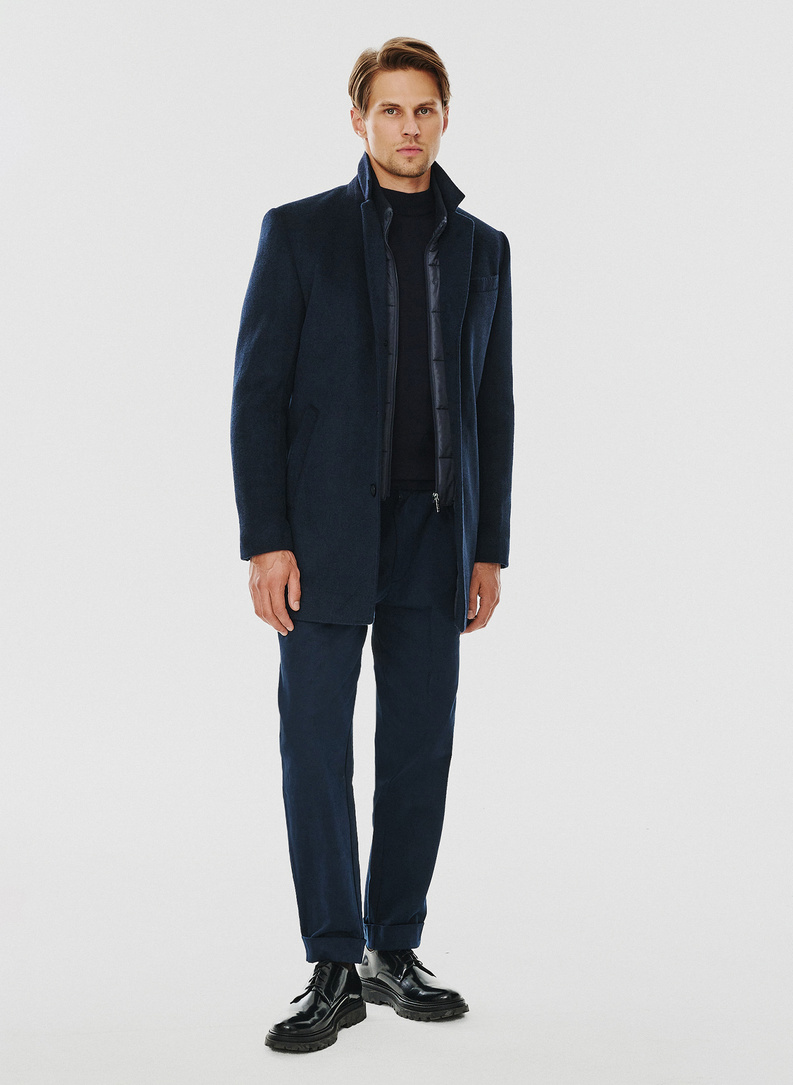 Granatowy płaszcz męski z odpinaną stójką