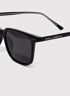 Czarne okulary przeciwsłoneczne