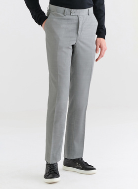 Szary garnitur męski w delikatną kratę