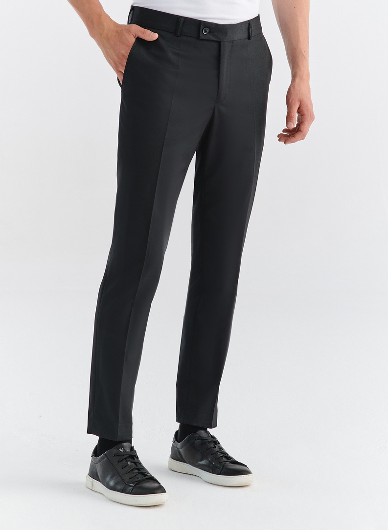 Gładki garnitur męski w kolorze czarnym