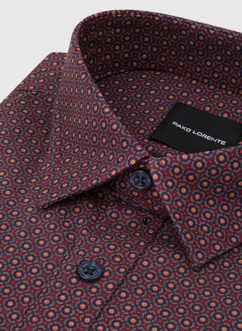 Bordowa koszula w geometryczny wzór