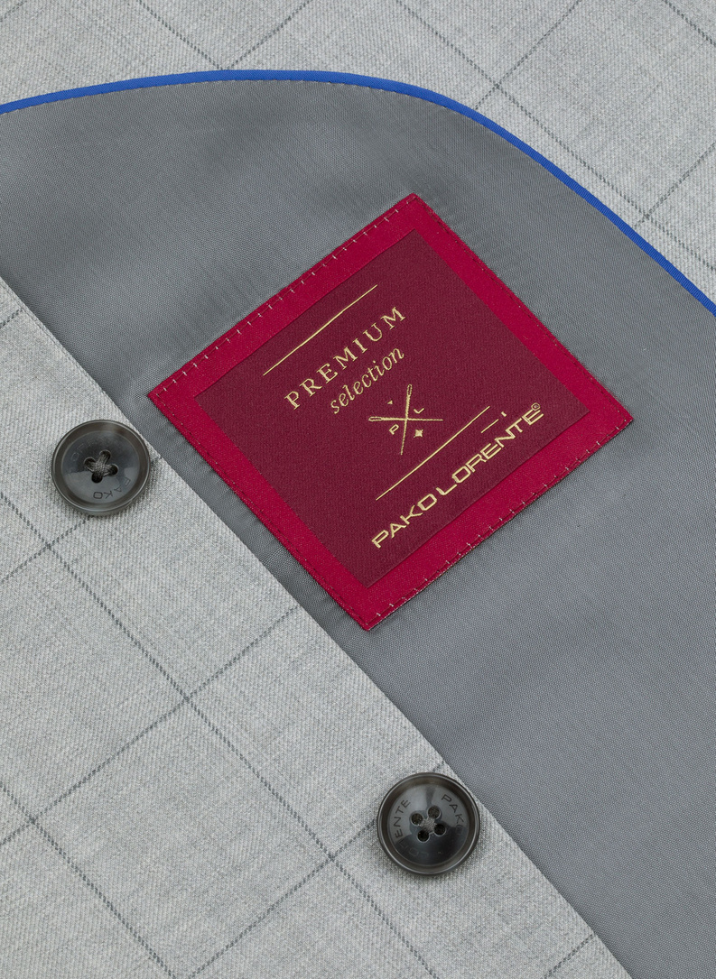 Szary wełniany garnitur męski w kratkę