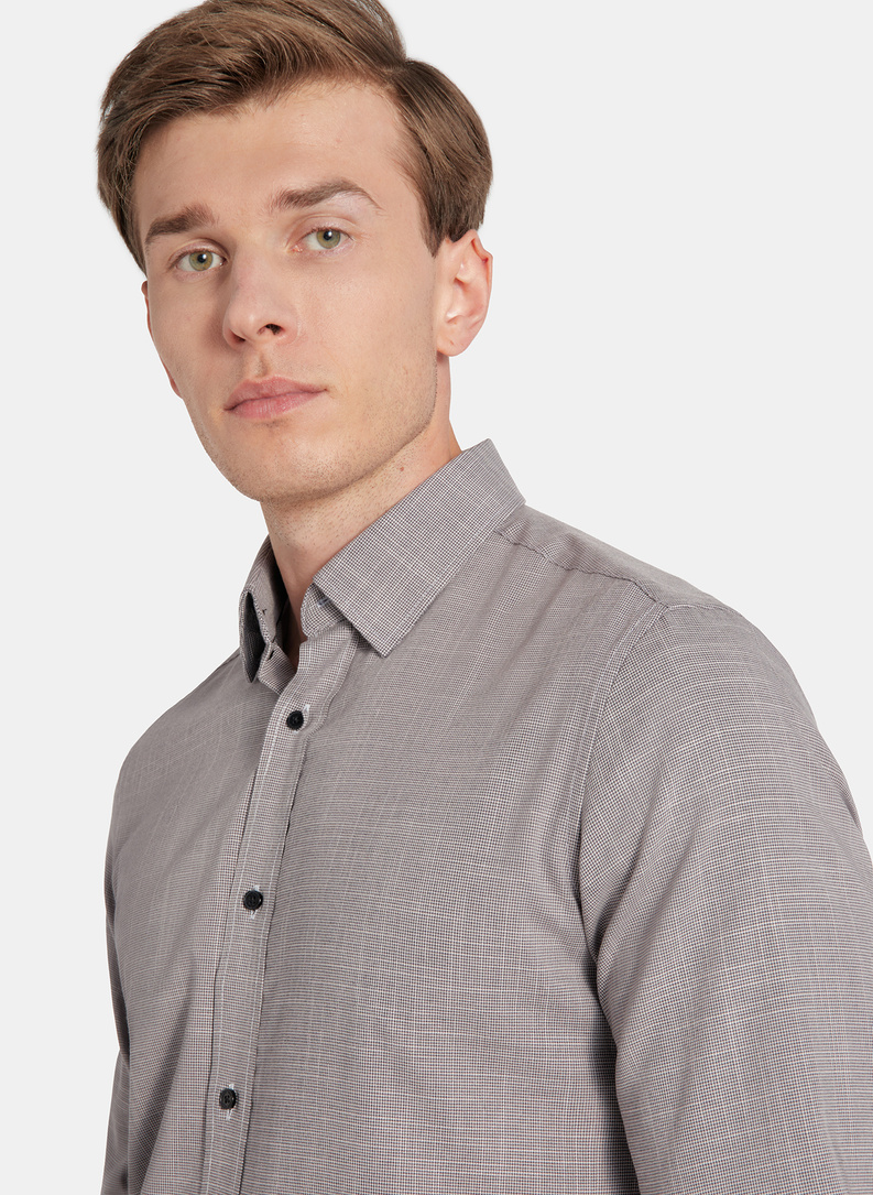 Brązowa koszula w drobną kratę