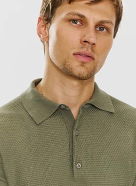 Zielony t-shirt polo o waflowym splocie