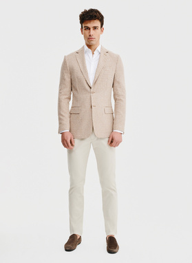 Beżowa marynarka w pepitkę