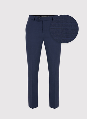 Dwuczęściowy garnitur męski w kolorze granatowym