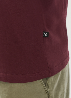 Bawełniany bordowy t-shirt z okrągłym dekoltem